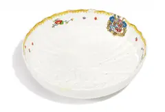 Meissen, Kleine runde Schale aus dem Schwanenservice, Porzellan, farbig und gold dekoriert