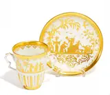 Schokoladenbecher und Unterschale mit Goldchinesen by Meissen, Porzellan mit radiertem Golddekor, sold Nov 2015