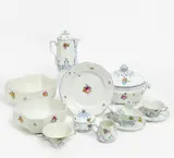 Kaffee- und Speiseservice Streublumen und Perlranddekor by Nymphenburg, Porzellan, farbig staffiert, sold Jan 2016