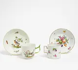 Tasse und Ut mit Vogeldekor by Meissen, Porzellan, farbig staffiert, sold Jan 2016