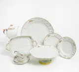 10 Teile aus dem Schwanenservice by Meissen, Porzellan, farbig und gold staffiert, sold Jan 2016