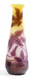 Große Vase mit Clematis-Ranken by Émile Gallé, Farbloses Glas, gelb und weiß hinterfangen mit violettem Überfang, sold Nov 2015