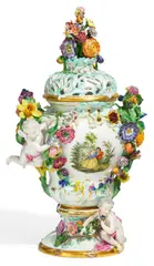 Große Prunkvase mit Putten by Meissen, Porzellan, farbig und gold staffiert, sold May 2016