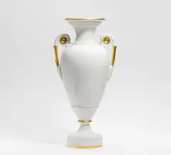 GROßE VASE by Kpm, Porzellan, weiß und gold staffiert, sold Jan 2017