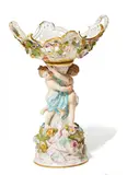 Kleiner Tafelaufsatz mit Putten by Meissen, Porzellan, farbig und gold staffiert, sold Nov 2015
