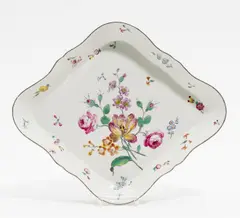 Eckige Schale Blumendekor by Frankenthal, Um 1765, Porzellan, farbig staffiert, sold Jan 2017
