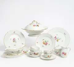 GROßES SPEISESERVICE MIT BLUMENDEKOR by Kpm, Porzellan, farbig und gold staffiert, sold Jan 2016
