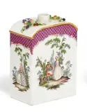 Teedose mit Szenen aus der Commedia dell'Arte by Meissen, Porzellan, farbig und gold staffiert, sold May 2016