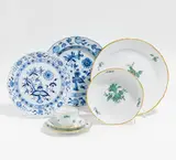 Meissen u.a, 1 Kaffeetasse mit Ut und Teller, 3 Platten, 1 Schale, Porzellan, farbig staffiert