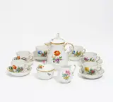 Mokkaservice 6 Personen Blumendekor by Meissen, Porzellan, farbig und gold staffiert, sold Jan 2017