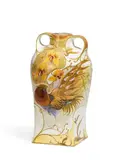 Rozenburg, GROßE BALUSTERVASE MIT GROßEM FASAN ZWISCHEN BLÜHENDEM GOLDREGEN