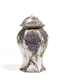 Rozenburg, Deckelvase mit Violettem Flieder