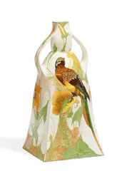 GROßE VASE MIT PAPAGEI UND ACKERWINDE by Rozenburg, 1903, Eierschalenporzellan mit polychromem Dekor, sold Nov 2017