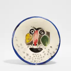 Pablo Picasso, Face no. 203, 1963, Weißes Steingut mit Engobe- und Emailledekor Ø 25,5cm