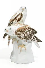 Edelfalken by Meissen, Porzellan, Unterglasurbemalung in Braun und Beige, sold Nov 2016