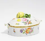 Terrine mit Zitronenknauf by Nymphenburg, Porzellan, farbiger Blumendekor, sold Jan 2017