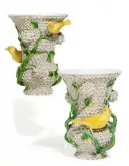 Paar Schneeballenvasen by Meissen, Porzellan, farbig staffiert, sold Nov 2016