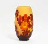 Vase mit Rosendekor by Émile Gallé, Farbloses Glas, gelb hinterfangen, sold Jan 2017