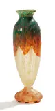 Verreries Schneider, Kleine Balustervase 'Feuilles d'oseille', Farbloses Glas mit hellgelber Pulvereinschmelzung, grün und orange überfangen