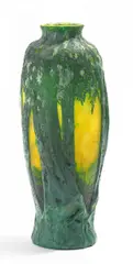 Vase mit Waldlandschaft by Cristallerie Daum, Farbloses Glas mit gelboranger und roter Pulvereinschmelzung, sold Nov 2016