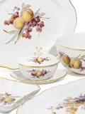 18 Teile aus einem Service mit Obstdekor by Meissen, Porzellan, farbig und gold staffiert, sold Nov 2016