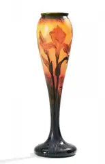 Große balusterförmige Vase mit Iris by Cristallerie Daum, Farbloses Glas opaleszierend-weiß hinterfangen, mit zweischichtigem Überfang in Orange und Grün, sold May 2017