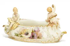 Ovale Jardiniere mit Kinderfiguren und Weichmalerei by Kpm, Porzellan, farbig und gold staffiert, sold Nov 2016