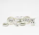1 Anbietplatte, 2 Kaffetassen mit Ut, 2 Teller, 1 Vase "Schwarzer Drache" by Meissen, Porzellan, farbig und gold staffiert, sold Jan 2017
