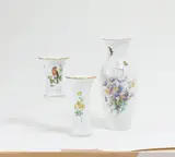 Kpm und Meissen, Drei Vasen mit Blumendekor, Porzellan, farbig und gold staffiert