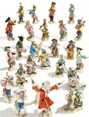 21 Figuren aus der Affenkapelle by Meissen, Porzellan, farbig und gold staffiert, sold May 2017