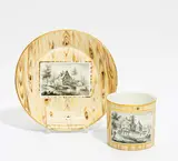 Höchst, Tasse und Ut mit Holzmaserdekor und Grisailleszenen