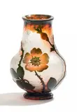 Gebauchte Vase mit Wildrosendekor by Cristallerie Daum, Farbloses Glas, orange und dunkelgrün überfangen, sold May 2017