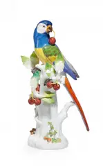 Papagei mit Kirschen by Meissen, 20. Jh, Porzellan, farbig staffiert, sold Nov 2017