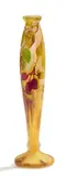 Miniatur Soliflore mit Hagebuttenzweig by Cristallerie Daum, Farbloses Glas mit gelben und violetten Pulvereinschmelzungen, sold May 2017