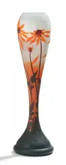 Keulenförmige Vase mit Margeriten by Cristallerie Daum, Farbloses Glas mit weißen Pulvereinschmelzungen, sold May 2017