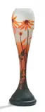 Keulenförmige Vase mit Margeriten by Cristallerie Daum, Farbloses Glas mit weißen Pulvereinschmelzungen, sold May 2017