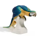 Großer Ara auf Sockel by Nymphenburg, Porzellan, farbiges Unterglasurdekor, sold May 2017