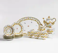 Meissen, Prunkservice mit Blumendekor und Goldrelief für 6 Personen, Porzellan, farbig und reich gold staffiert
