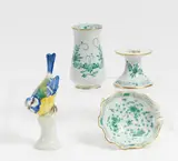 Kleine Vase, Kerzenhalter, Kleine Muschelschale, Meise by Meissen, Porzellan, farbig und gold staffiert, sold Jan 2018
