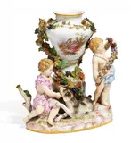 Gruppe mit Vase by Meissen, 19. Jh, Porzellan, farbig und gold staffiert, sold Nov 2017
