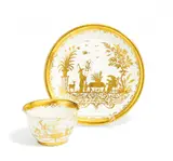 Koppchen und Unterschale mit Goldchinesen by Meissen, Um 1720/25, Porzellan, gold staffiert und radiert, sold Nov 2017