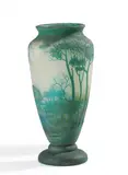 GROßE BALUSTERVASE MIT AUENLANDSCHAFT by Cristallerie Daum, Um 1900, Farbloses Glas, milchig weiß und partiell hellgelb hinterfangen, sold Nov 2017