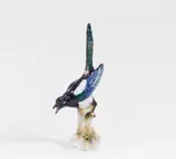 GROßE ELSTER AUF BAUMSTUMPF by Meissen, Porzellan, farbig und gold staffiert, sold Jan 2018