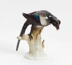 Elster auf Baum by Kpm, Porzellan, farbig staffiert, sold Jan 2019