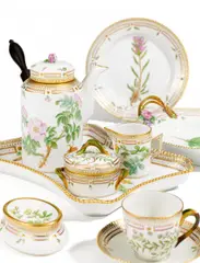 Royal Copenhagen, Service "Flora Danica" für 12 Personen, 1960-1991, Porzellan, farbig und gold staffiert
