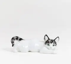Liegende Katze by Rosenthal, Porzellan, farbig dekoriert, sold Jan 2018