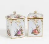 Zwei Teedosen mit Watteauszenen by Meissen, Porzellan, farbig und gold staffiert, sold Jan 2018