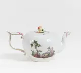 Teekanne mit Landschaft und Apfelknauf by Ludwigsburg, Porzellan, farbig und gold staffiert, sold Jan 2018