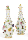 Paar Flaschenvasen mit Stöpsel by Meissen, Porzellan, farbig und gold staffiert, sold May 2018