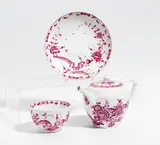 Teekännchen und Koppchen mit Ut Purpurdekor by Meissen, Porzellan, purpur und gold staffiert, sold Jan 2020